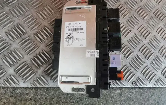 Mercedes-Benz S W220 Fuse module A0205451932