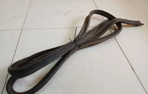 Dacia Sandero Trunk rubber seal (body) 