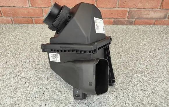 BMW 8 G15 Air filter box 7934479
