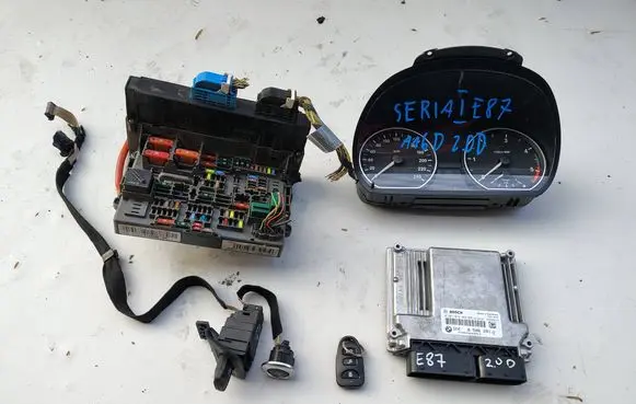BMW 1 E81 E87 Engine control unit/module 8506281-01