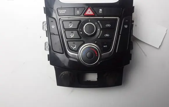 Hyundai i30 Air conditioner control unit module 97250A6040