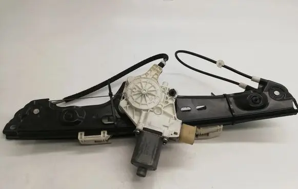 BMW 1 E81 E87 Front door electric window regulator 0130822226