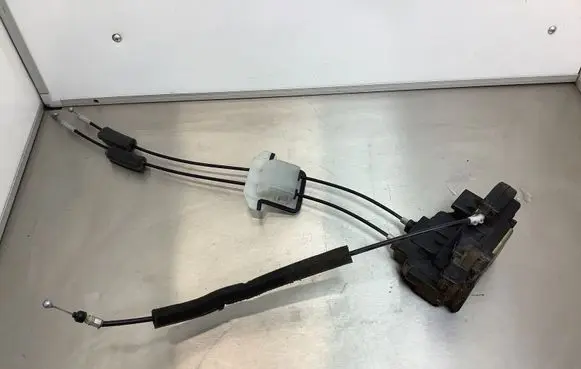 Nissan Murano Z50 Front door lock 