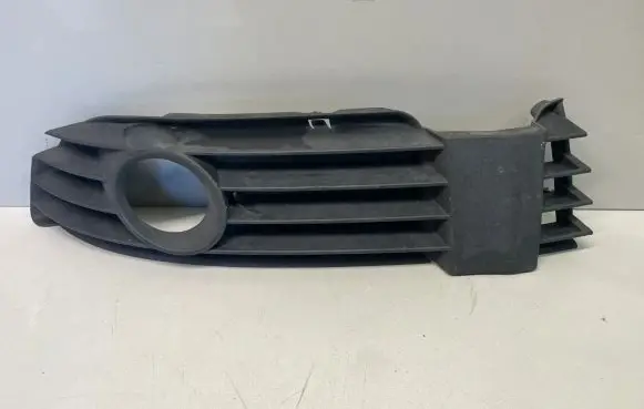 Volkswagen PASSAT B5 Front bumper lower grill 3B0853665K