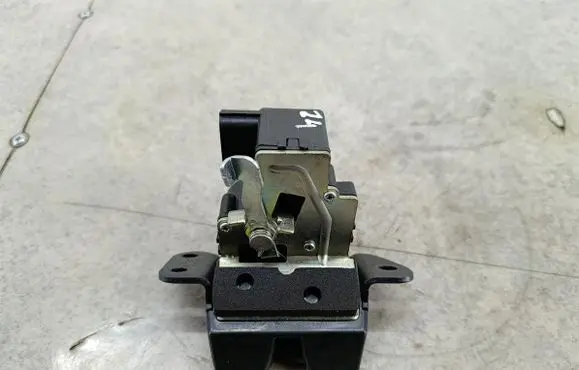 KIA Pro Cee'd I Tailgate lock latch 812301H300