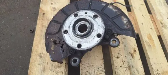 Volkswagen Golf V Front wheel hub 