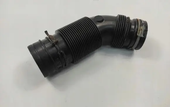 Audi Q7 4L Air intake duct part 7L8128684