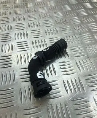 Volkswagen PASSAT B6 Breather hose/pipe 038103493