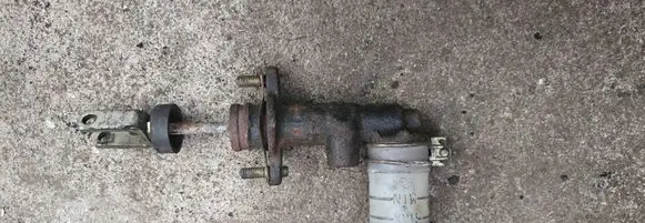 Mitsubishi Pajero Master brake cylinder