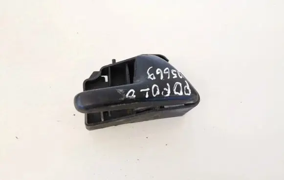 Volkswagen Polo II 86C 2F Front door interior handle 6n0837142