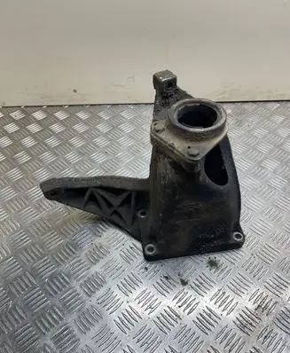 Seat Alhambra (Mk1) Engine mounting bracket