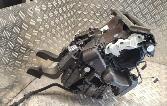 Renault Clio V Interior heater climate box assembly 272704883R