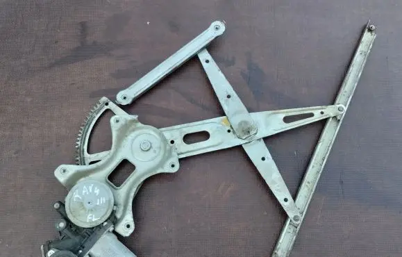 Toyota RAV 4 (XA30) Front door window regulator motor 0620200791