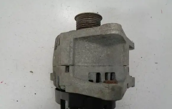 Renault Megane II Generator/alternator 8200495294A TG11C049 2543342B