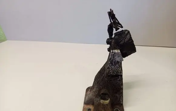 BMW 5 E34 Engine mounting bracket 1135764