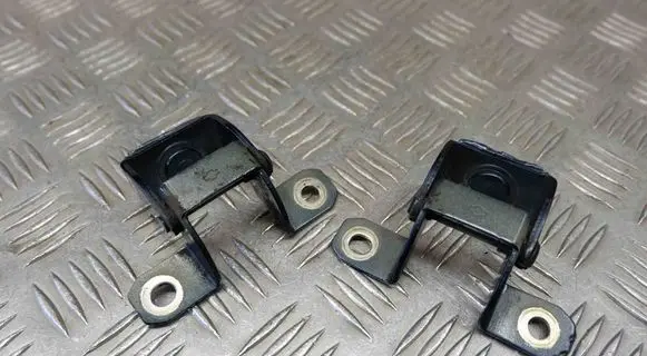 Tailgate/trunk/boot hinge