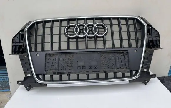 Audi Q3 8U Front grill 8U0853653H