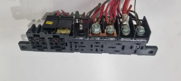 Volkswagen PASSAT B5 Fuse box set 4A0937529