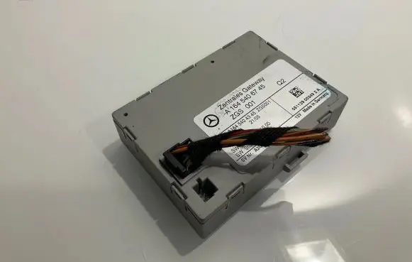 Mercedes-Benz ML W164 Gateway control module A1645406745 A1644451000 A1645404345