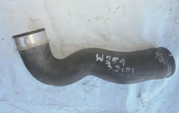 Mercedes-Benz R W251 Intercooler hose/pipe A2515280382