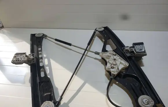 Mercedes-Benz E W211 Front door window regulator motor A2118203042 993627101 A2117200248