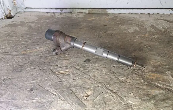 KIA Sorento Fuel injector 338004A110 0445110186