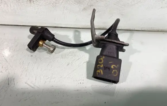 BMW 3 E46 Camshaft position sensor 0281002477
