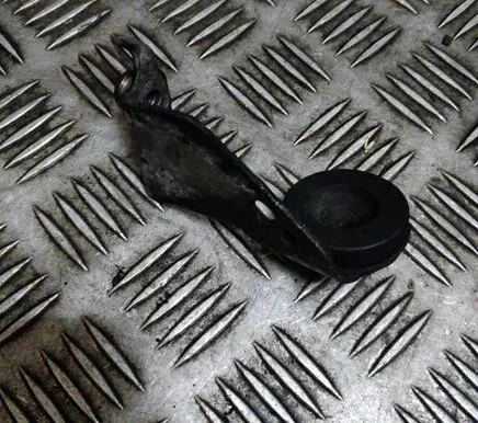 Mercedes-Benz E W213 Engine mounting bracket