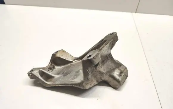 Mercedes-Benz C AMG W205 Engine mounting bracket A1772230104