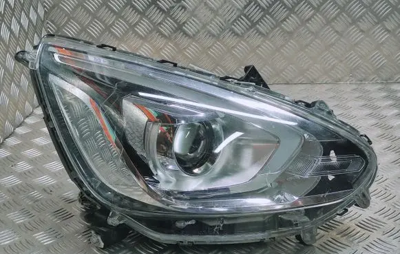 Mitsubishi Space Star Headlight/headlamp 8301C960