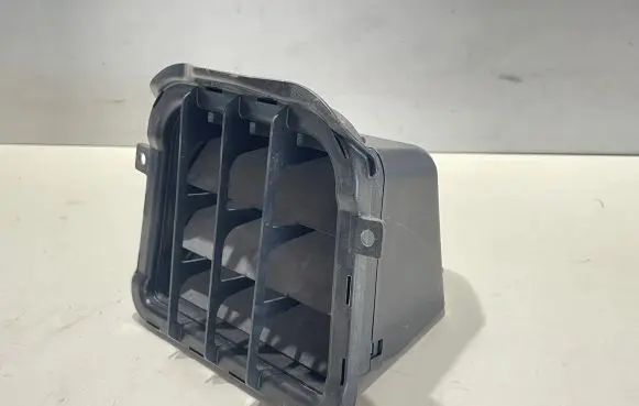 Porsche Macan (95B) Quarter panel pressure vent 8K0819161C