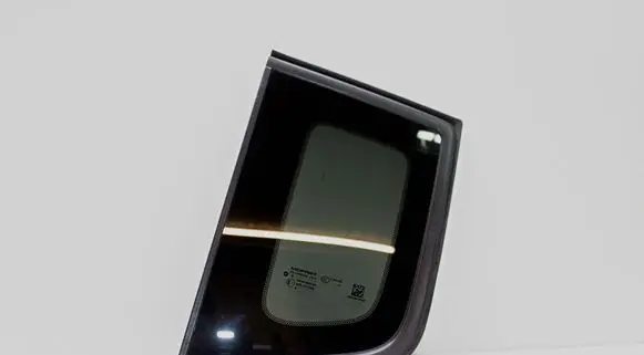 Jeep Renegade Rear side window 43R011595 DOT682