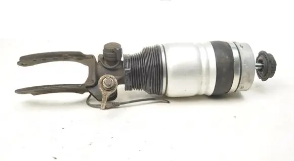 Volkswagen Touareg I Front shock absorber/damper 