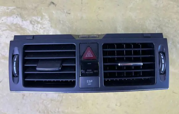 Mercedes-Benz C W204 Dash center air vent grill A2048304154 A20483041549116 A2048702851