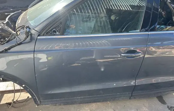 Audi Q3 8U Front door