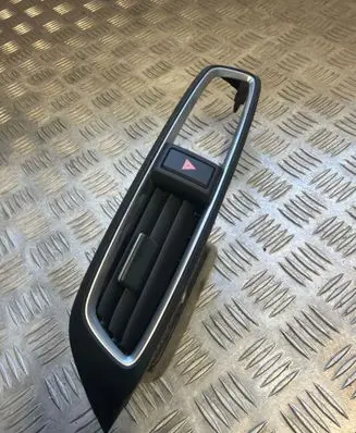 Honda CR-V Dash center air vent grill 77610 EA520011E200