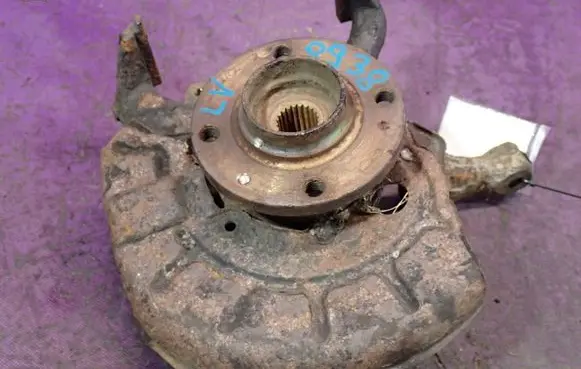 Seat Cordoba (6K) Front wheel hub spindle knuckle