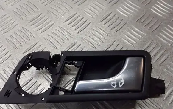Audi A2 Front door interior handle 8Z0037020