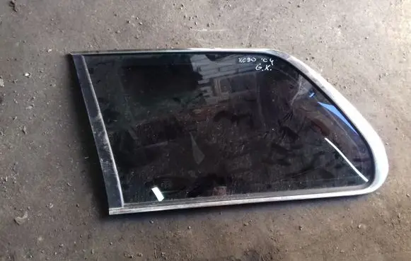 Volvo XC90 Rear side window