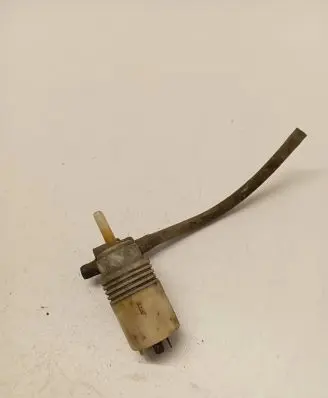 Volkswagen Transporter - Caravelle T4 Windscreen/windshield washer pump 333955651