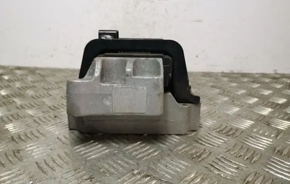 Mitsubishi Outlander Engine mount bracket