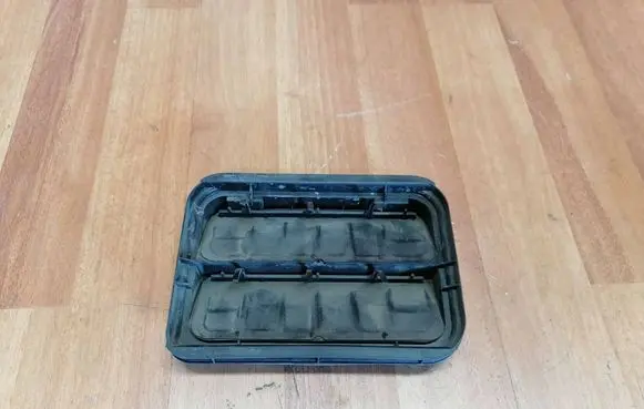 Renault Espace V (RFC) Quarter panel pressure vent 7700838358 7700419636