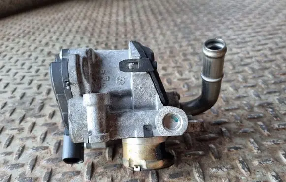 Volkswagen Tiguan EGR valve 04L131501RV 04L131501