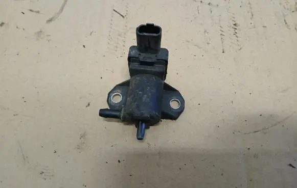 Volvo V40 Valve vacuum 9688124580