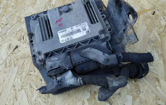 Opel Zafira B Engine control unit/module ECU 55570807