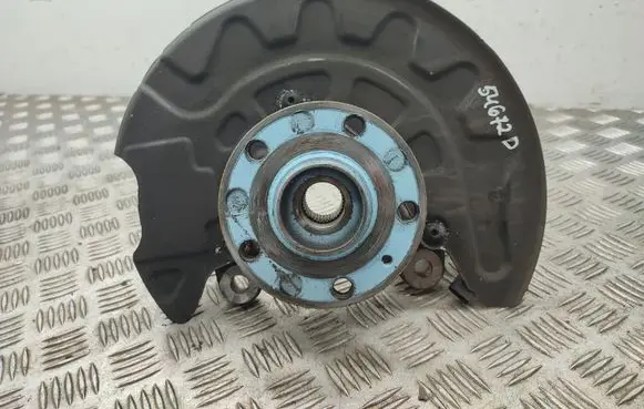 Volkswagen Golf VII Front wheel hub
