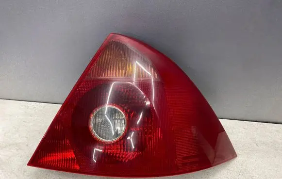 Ford Mondeo Mk III Rear/tail lights 1S7113404A