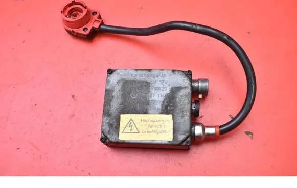 BMW 5 E39 Voltage converter/converter module 8387114