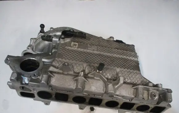 Volkswagen Tiguan Intake manifold 05L129766Q