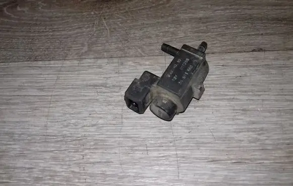Volvo V70 Vacuum valve 30611668 72224010 01T288